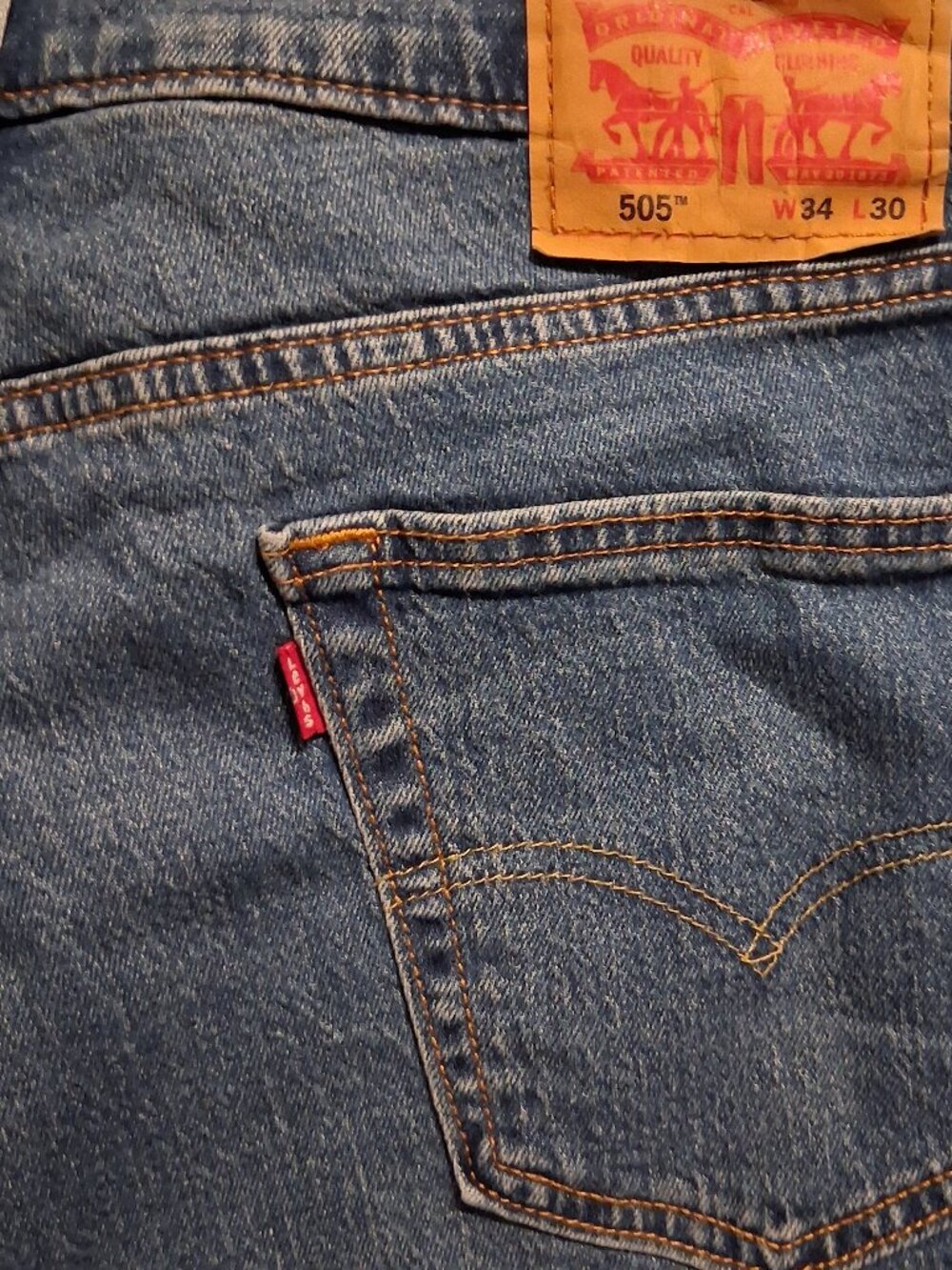 W34 x L30 Levi’s 505 Men’s Regular Fit Straight Leg Jeans